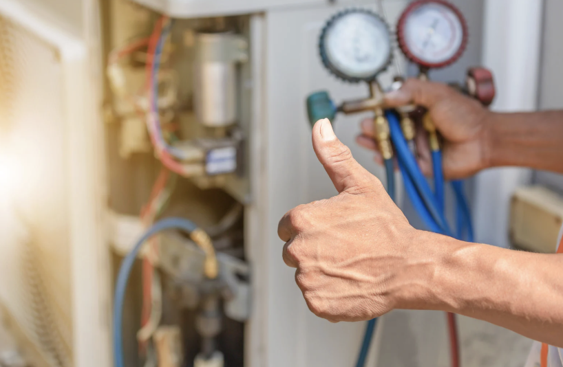 HVAC tech giving a thumbs up after refrigerant gauge check